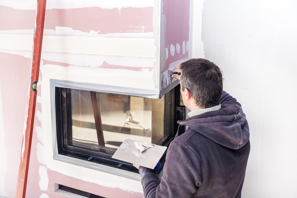 Finishing the fireplace. Putting plaster.